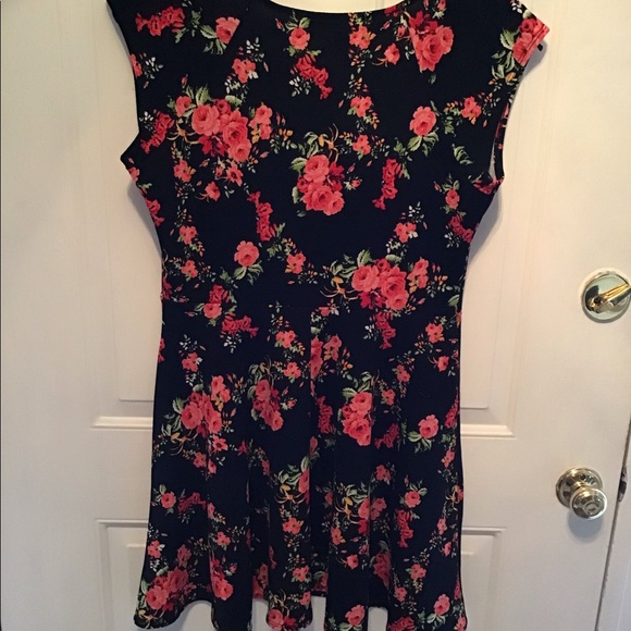 Zenobia floral dress L - Picture 2 of 3